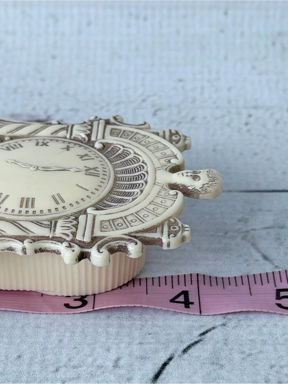 Ivory Decorative Clock Motif Wall Plaque - Ivory